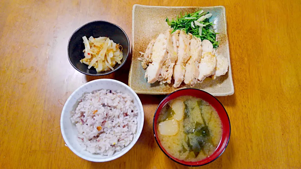 ３月２０日　鶏ハム　豆苗のガーリック炒め　大根としょうがのおかか炒め　お味噌汁|いもこ。さん