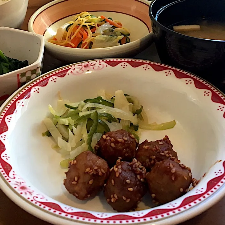 アル中病棟の朝ごはん☀️☀️🔆76日目
ごはん🍚  みそ汁（大根）  ミートボール  華風あえ  おかか和え|ぽんたさん