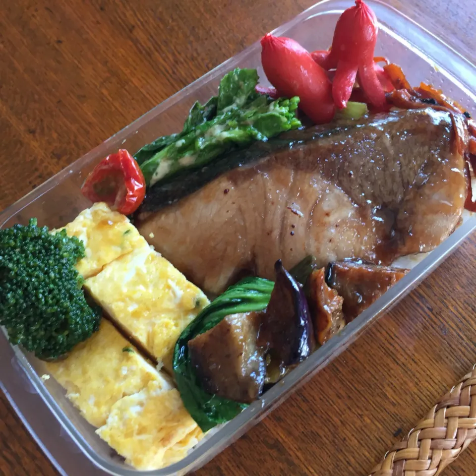 Snapdishの料理写真:ブリの照り焼きのっけ弁当|Kさん