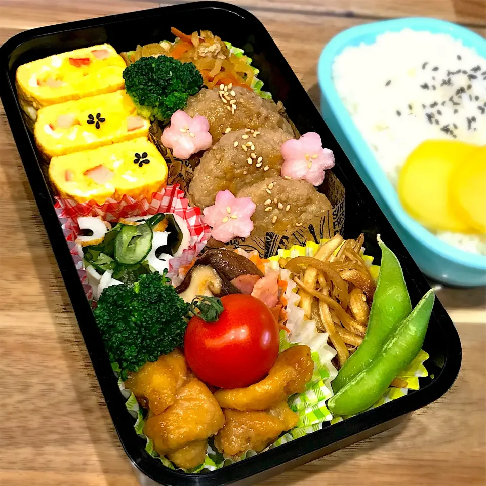 れんこん鶏つくねの春色旦那弁当🍙🌸🍡|ちぃさん