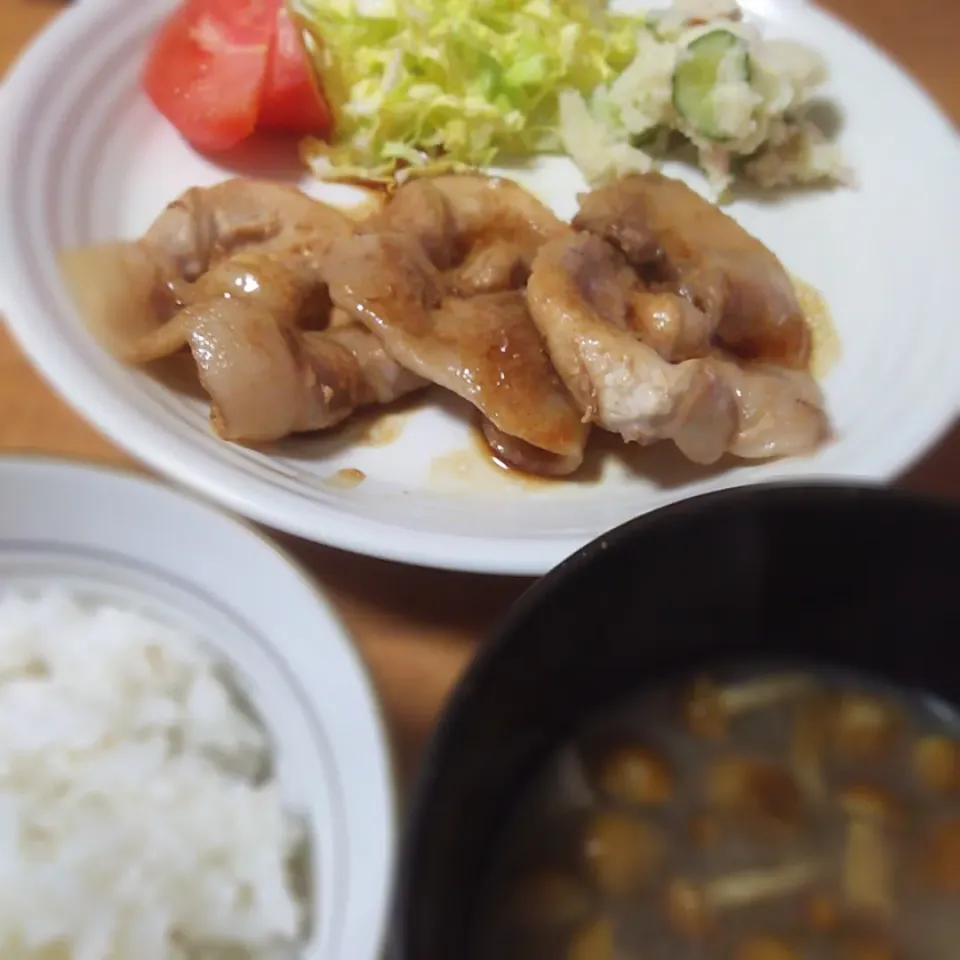 Snapdishの料理写真:しょうが焼き定食|歌津八番クリニックさん