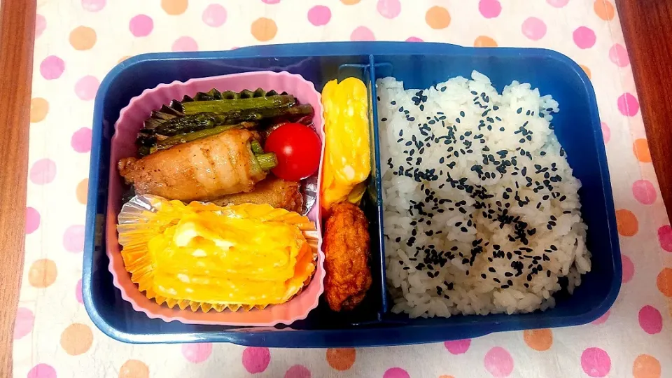 アスパラの肉巻き🎵卵焼き🎵旦那さんお弁当🎵😊|かおるcitronさん