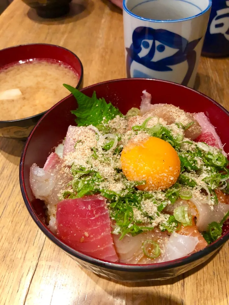 海鮮ユッケ丼|アキーバさん