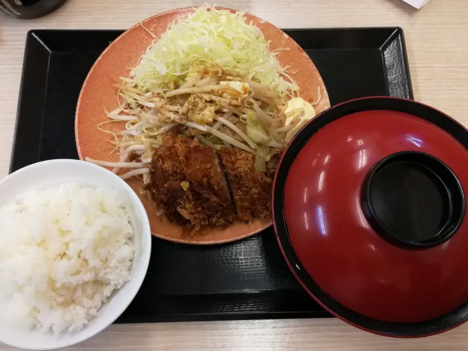 スタミナ炒めとチキンカツ定食|アクちゃんさん