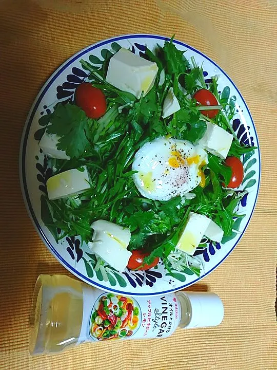 豆腐と水菜のパクチーサラダ温玉のせ|junjunさん