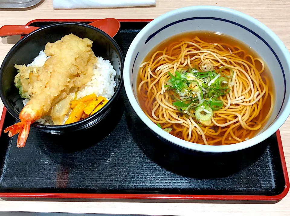 Snapdishの料理写真:海老天丼 かけ蕎麦|tadaroさん