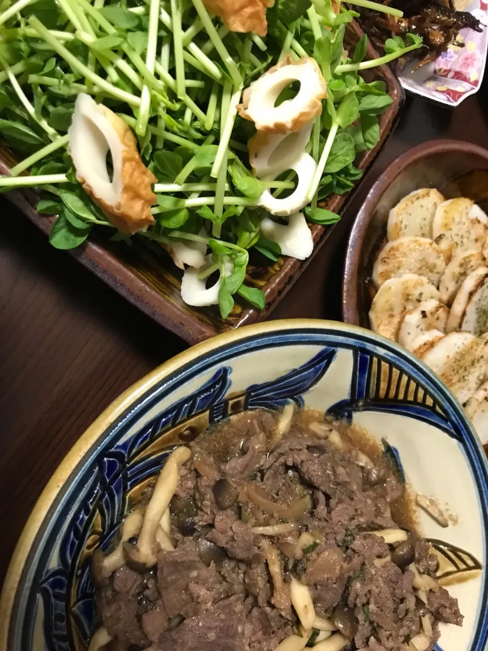 4月4日晩ご飯。コストコプルコギビーフ、豆苗サラダ、焼き山芋、お味噌汁。|あやさん