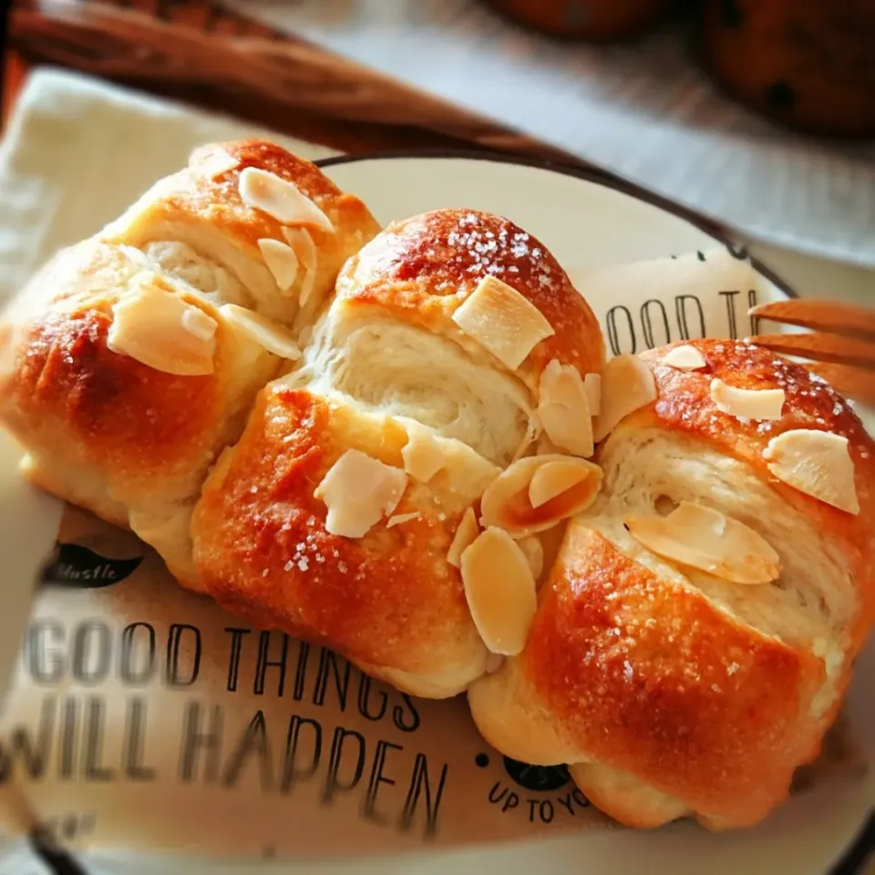 パウンド型で作るペコちゃんパン🍞|とまと🍅さん