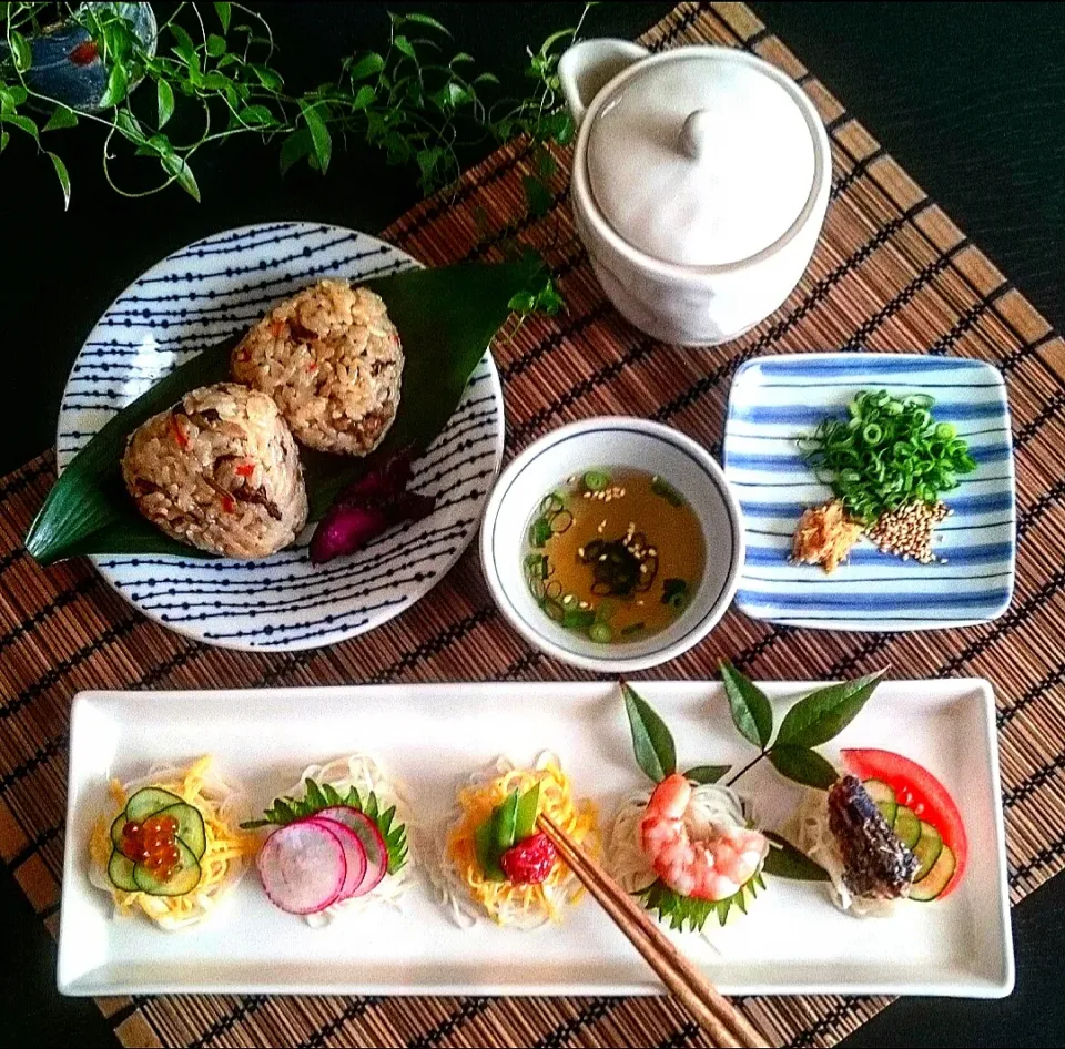 炊き込みご飯のおにぎりと素麺🎶|瑞さん