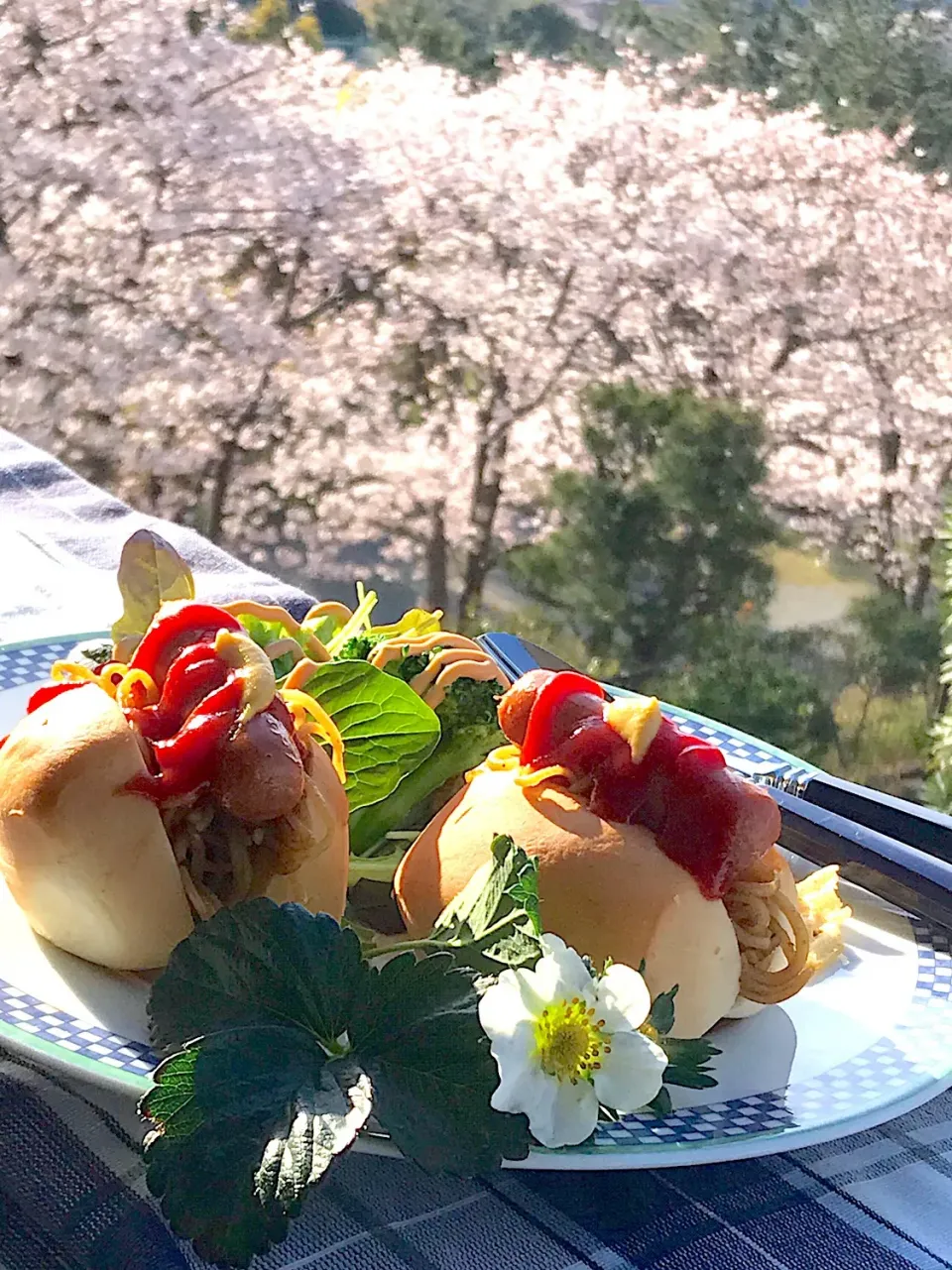 Snapdishの料理写真:焼きそばロールパン|シュトママさん