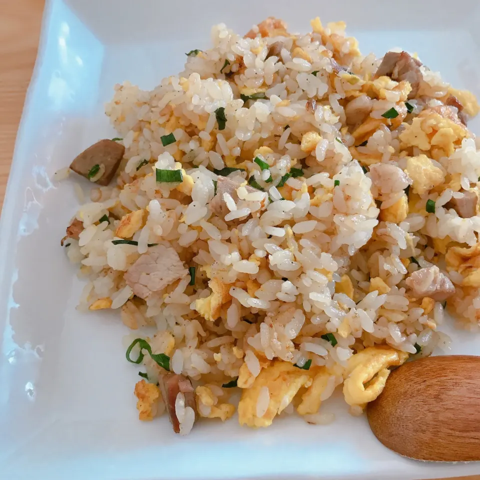 Snapdishの料理写真:チャーハン(　｀д´)σ ＝・お昼ご飯|サチャンさん