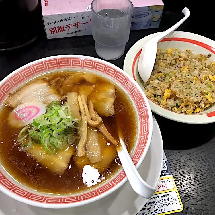 Snapdishの料理写真:幸楽苑のラーメンと半チャーハン|純さん