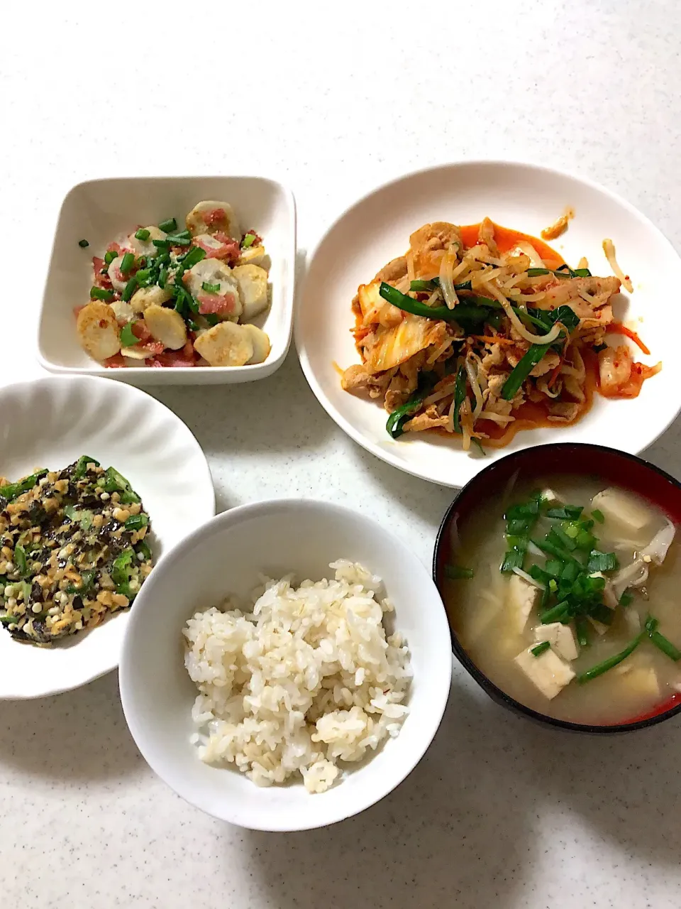 豚もやしキムチ炒め
里芋とベーコン
オクラと納豆とクロメのネバネバ
もち麦ごはんと味噌
#今日の晩御飯|masumiさん