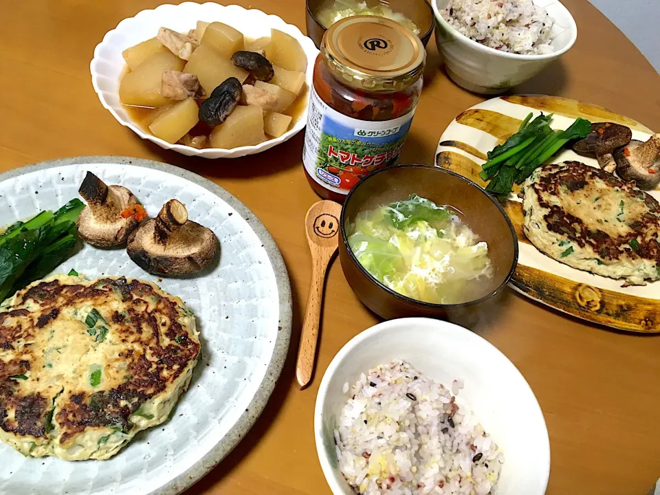 鯵バーグ
大根の煮物
かきたまスープ
の晩ごはん(●ﾟェﾟ)ノ ｵﾊﾞﾝﾃﾞｽ|さくたえさん