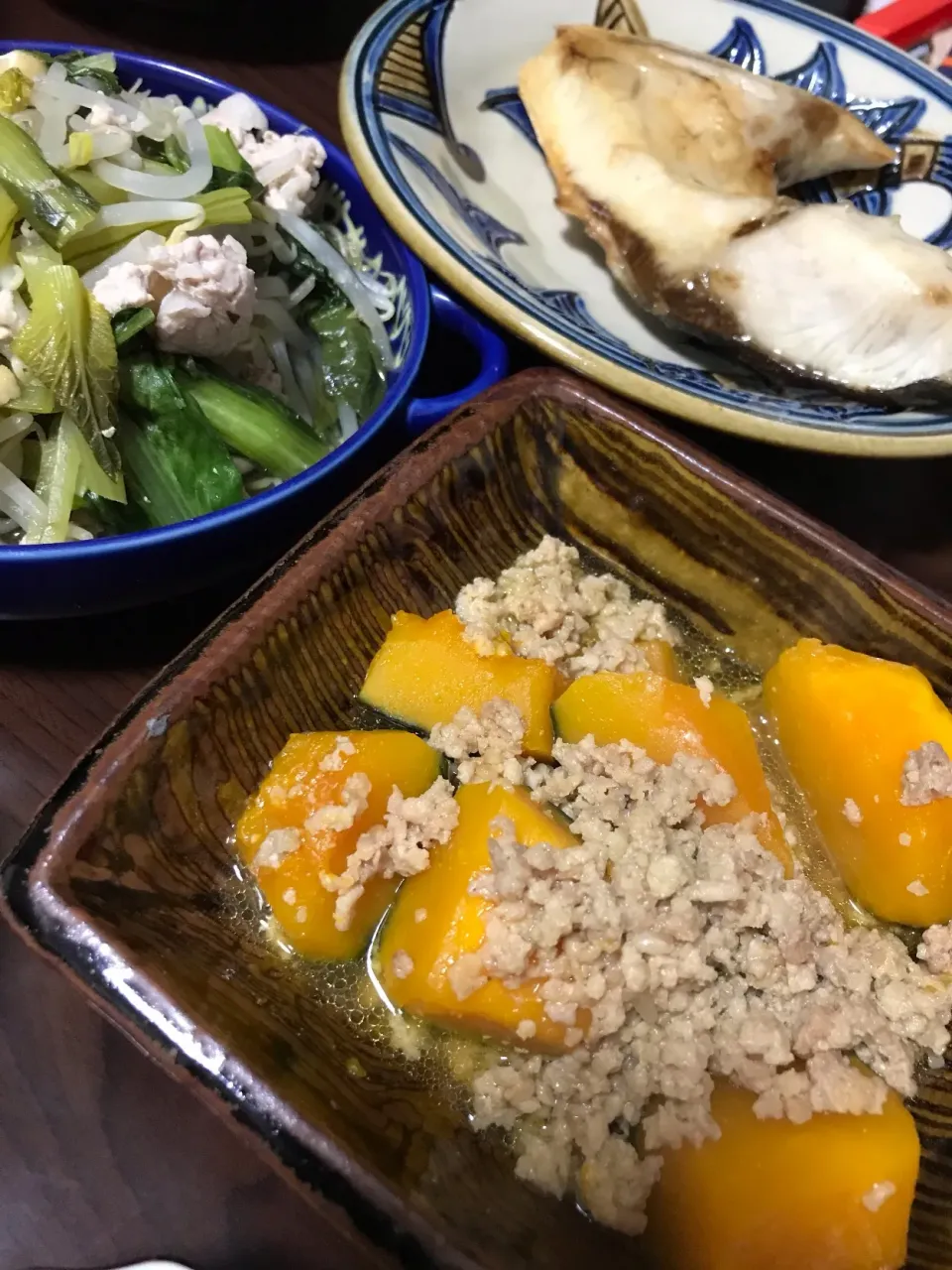 4月5日晩ご飯。ブリカマちゃん、かぼちゃのたいたん、もやし煮びたし、たまごとうふ、お味噌汁。|あやさん