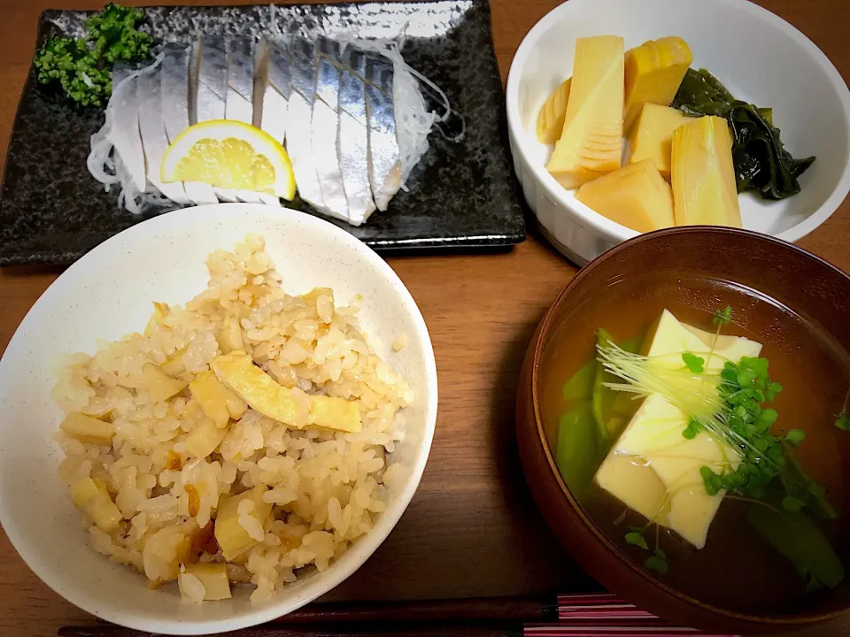 筍ご飯🍚
若竹煮🎍
シメサバ
お吸い物|m-amさん