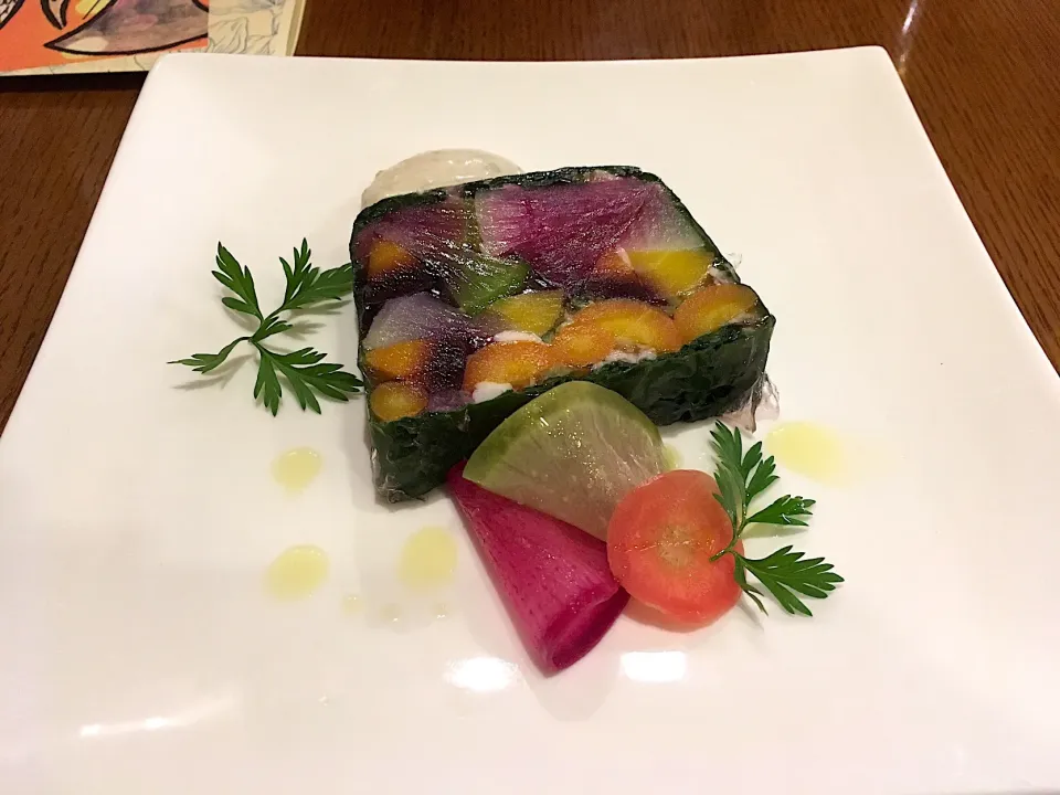 Snapdishの料理写真:富士宮産有機の根菜野菜のテリーヌ アンチョビークルミオイルソース|こいちさん