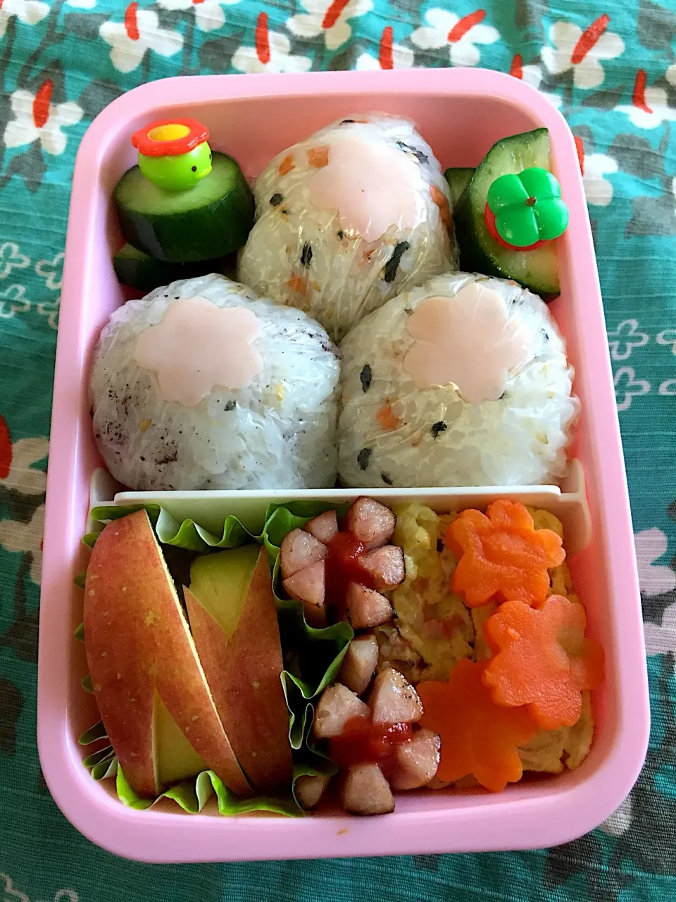 Snapdishの料理写真:お花見弁当(ムスメ用)|さんだーさん