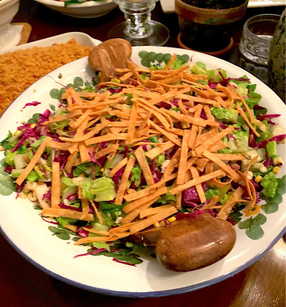 Mexican GreenSalad topped with tortilla chips
Romaine, purple cabbage, grilled corn, hearts of palm, pepitas seeds, tortilla chips  #mexicansalad|🌺IAnneさん