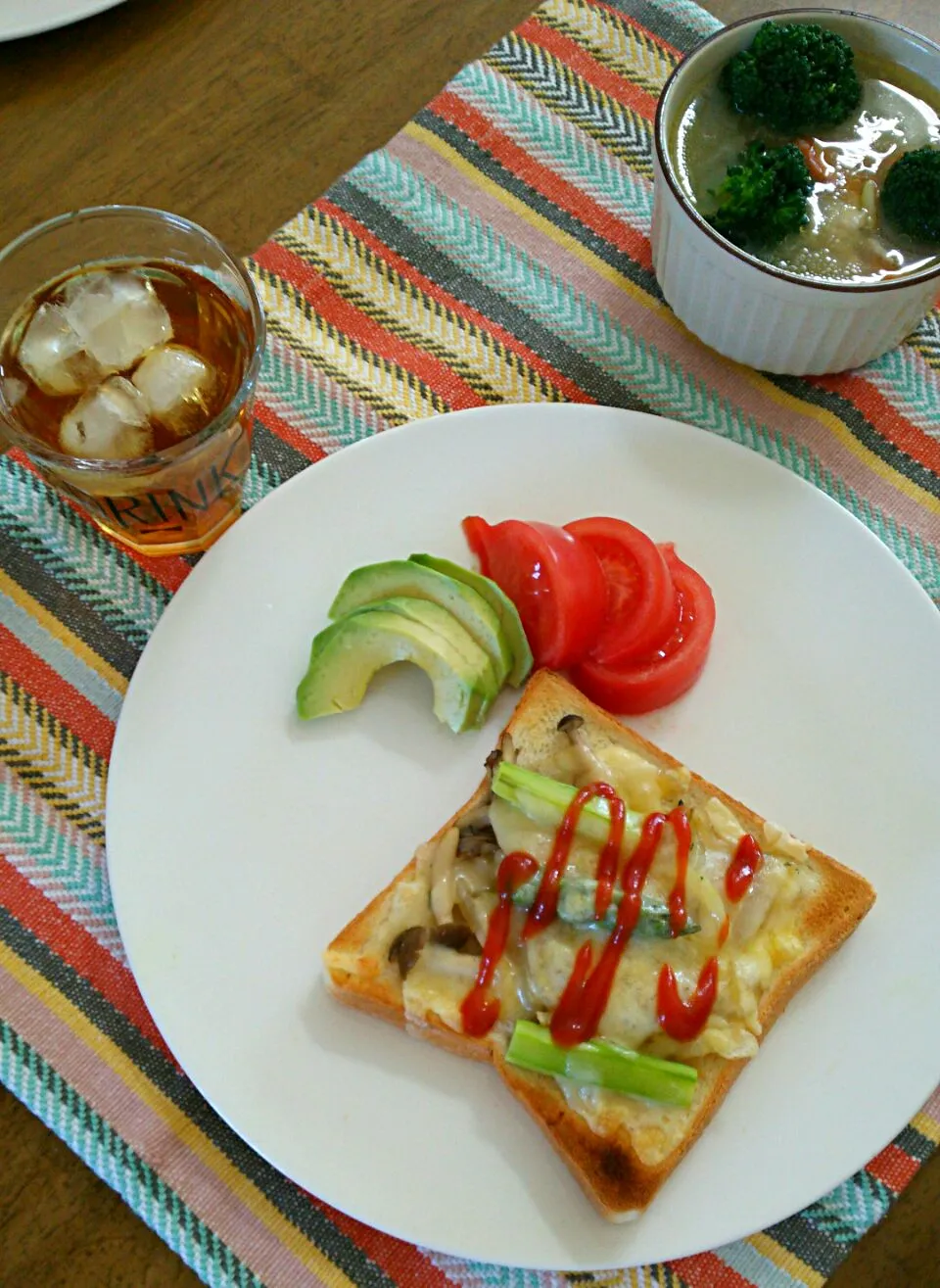 アスパラときのこのピザトーストでブランチ|makikoさん