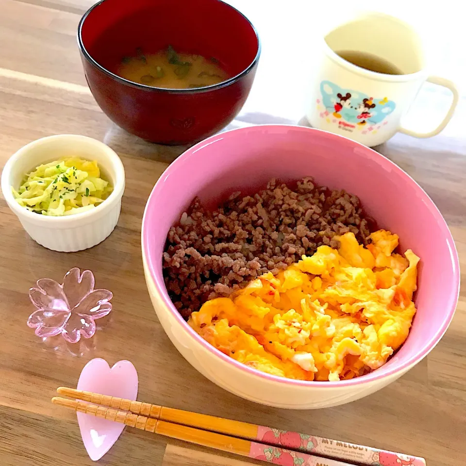 そぼろの二色丼😋コールスロー🥗|ちぃさん