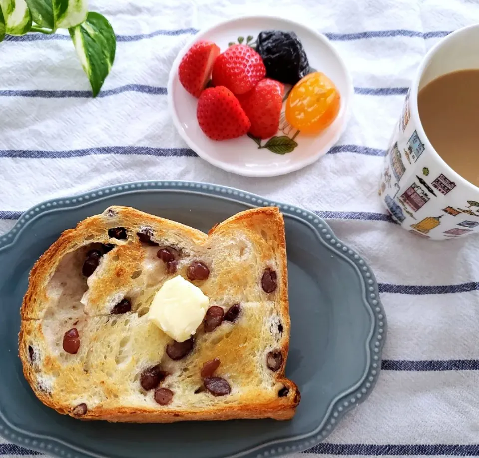 Snapdishの料理写真:小豆トーストと金柑コンポート|bomi.ohanaさん