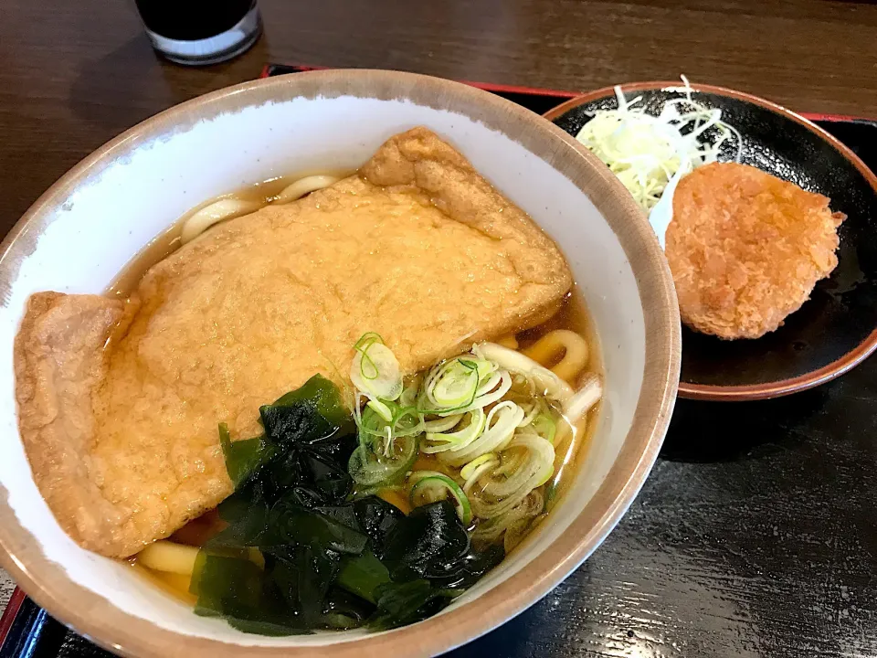 きつねうどんとクーポンでコロッケ|マハロ菊池さん