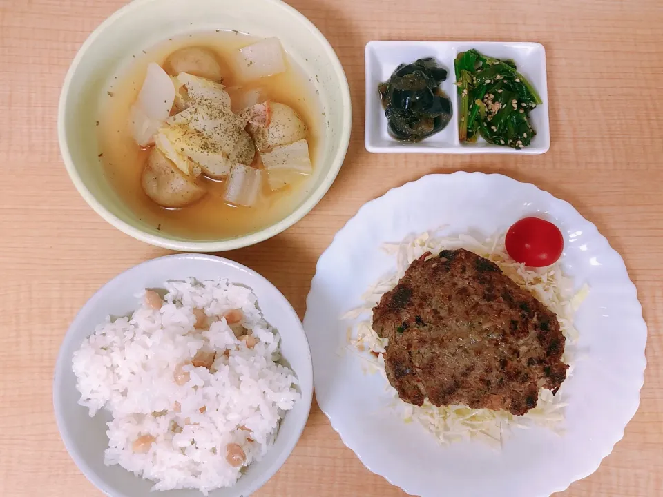 新じゃがのコンソメスープ＆餃子バーグ＆大豆ご飯|まちゃさん