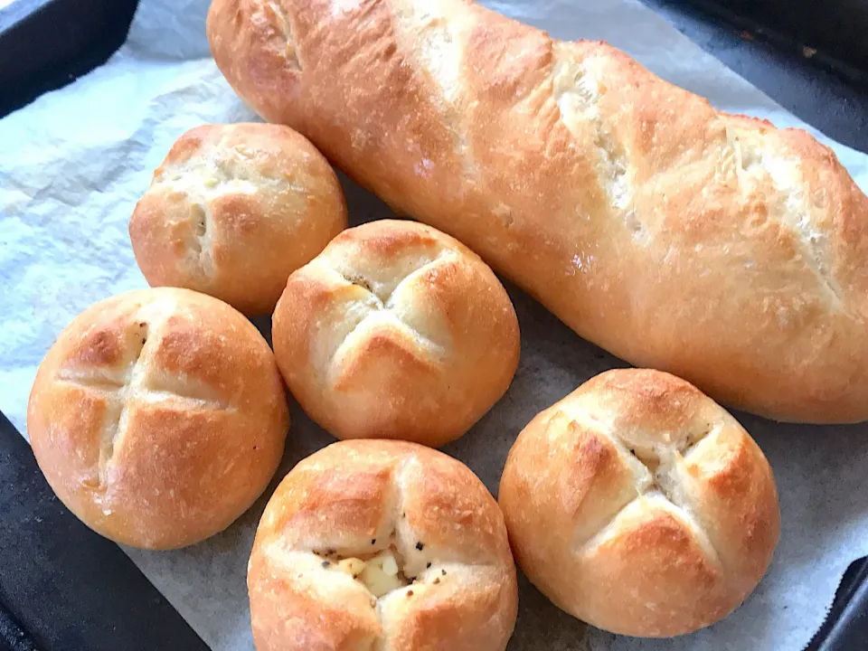 クリームチーズ入りコッペと
フランスパン🥖|ひろちゃんさん