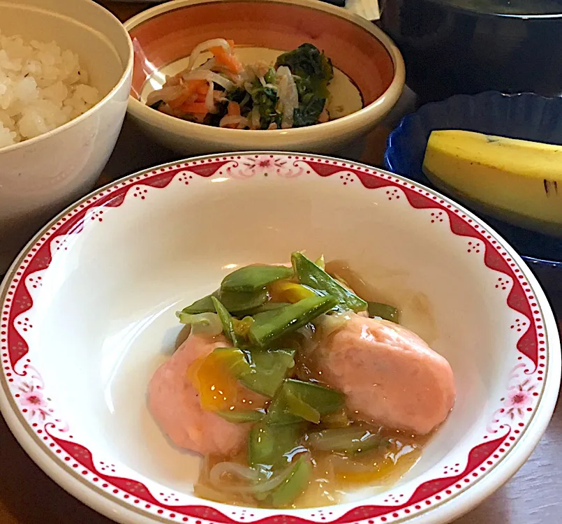 アル中病棟の朝ごはん☀️☀️🔆81日目
麦ごはん🍚    みそ汁（キャベツ）  ふわふわしんじょう  ポン酢和え  バナナ🍌|ぽんたさん