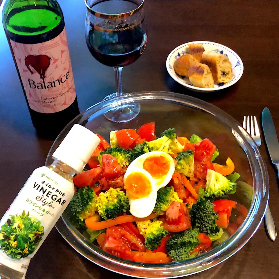 サラダ🥗ブルーチーズ🧀ハードパン 南アフリカの赤🍷 もちろんミツカンさんのオイルとかけるビネガー✨|Jean Nobyさん