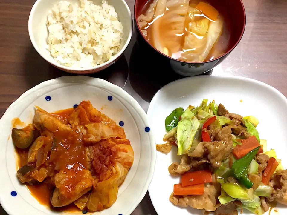 キャベツ尽くし チキンとキャベツのトマト煮 回鍋肉 キャベツのコンソメスープ|おさむん17さん