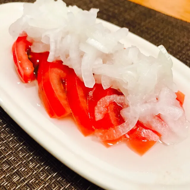 Snapdishの料理写真:トマトマリネ🍅
トマトにスライスオニオン
冷たく冷やして食べます
#トマトマリネ|あお♡あおさん