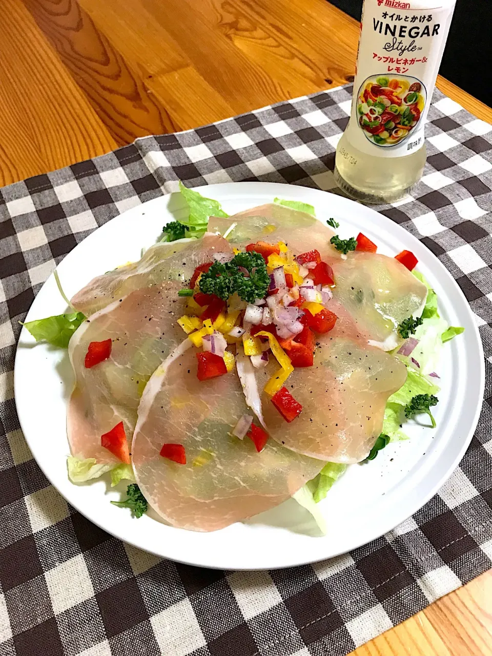 Snapdishの料理写真:生ハムサラダ|sayaさん