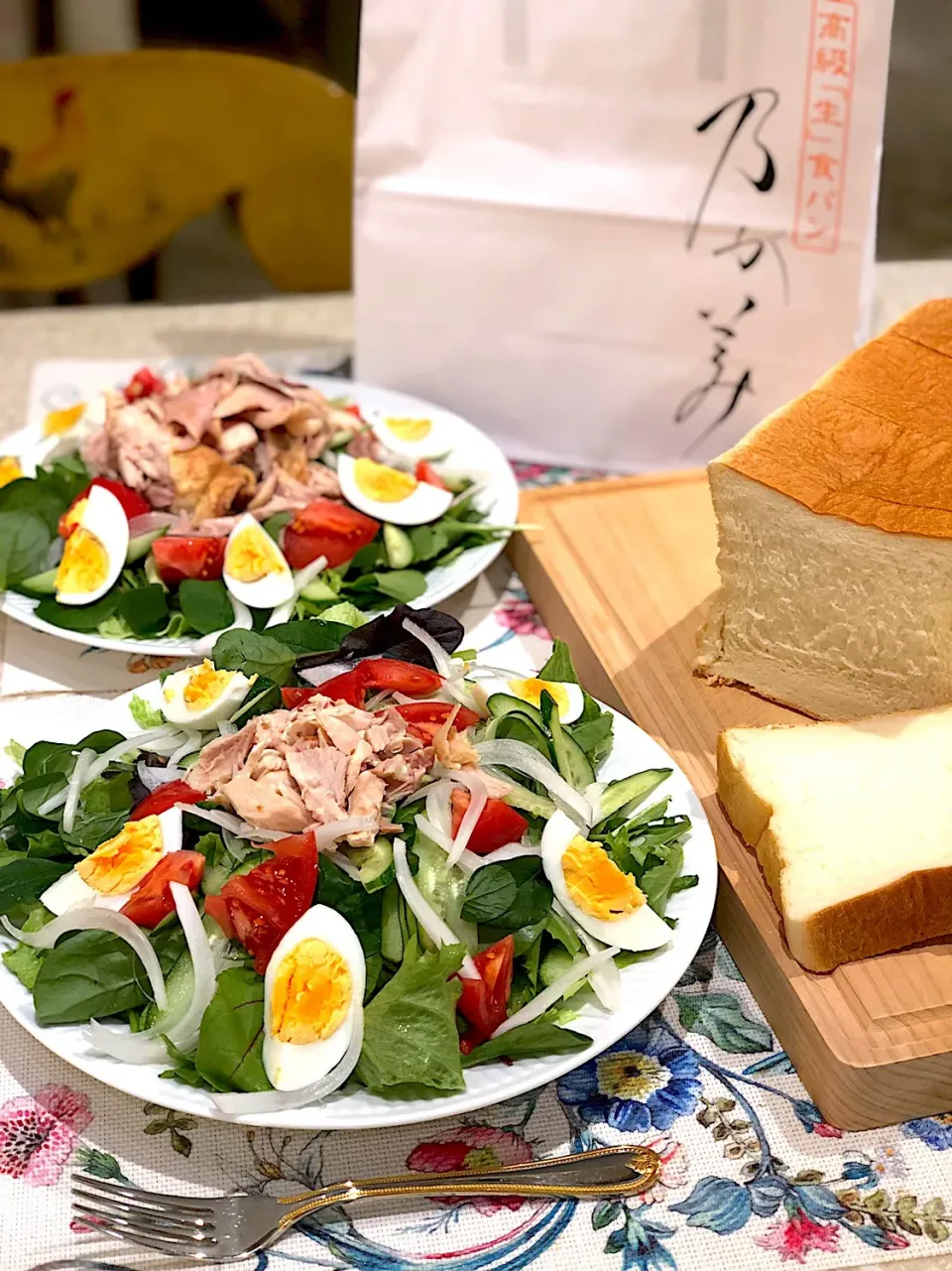 山盛りチキンサラダ🥗
乃が美の食パン🍞|Mayumiさん