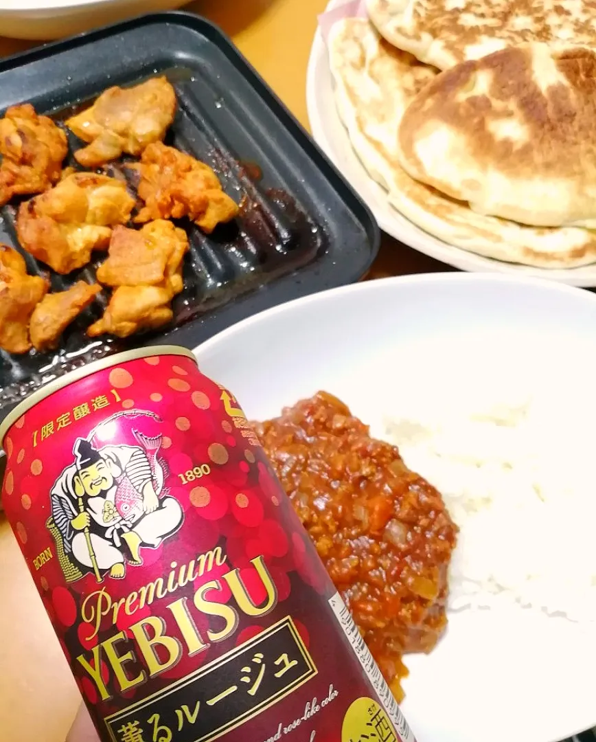 久しぶりすぎる投稿ですがよろしくお願いいたします…キーマカレーとナンとタンドリーチキンで乾杯🍺🎶🍺🎶🍺|ナナオさん