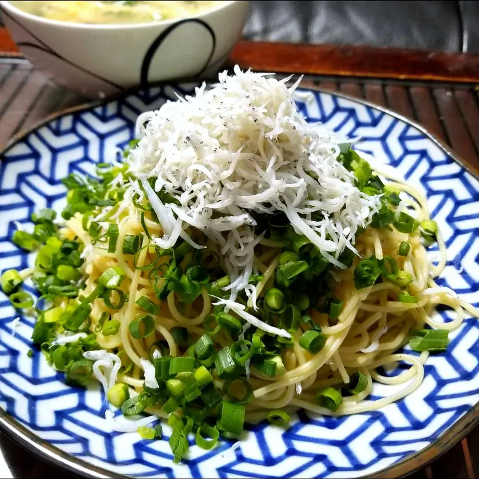 Snapdishの料理写真:しらすネギパスタ♪とたまごネギスープ♪(^o^)v|dai.noriさん