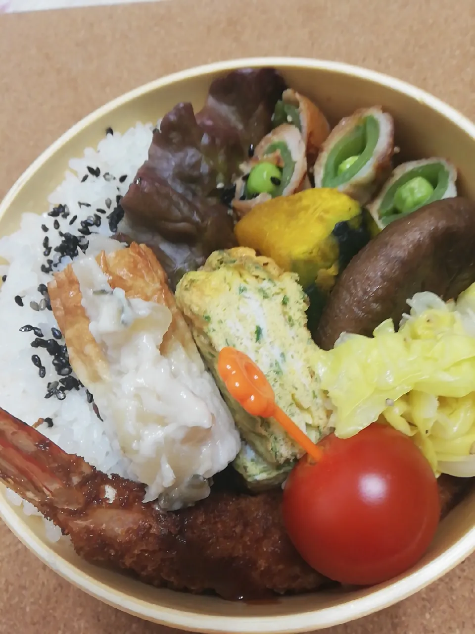 2019/4/8
きのうのホットサラダの
　豚バラとスナップエンドウ巻きと春キャベツのナムル弁当🍱|たえさん