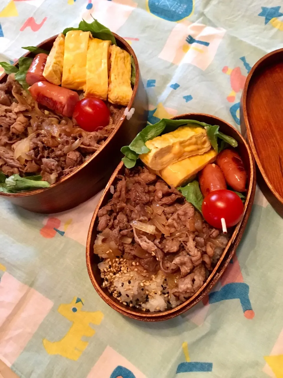 親子弁当
 #曲げわっぱ弁当  #春休み弁当  #親子弁当  #牛丼弁当|Emi N Maruyamaさん