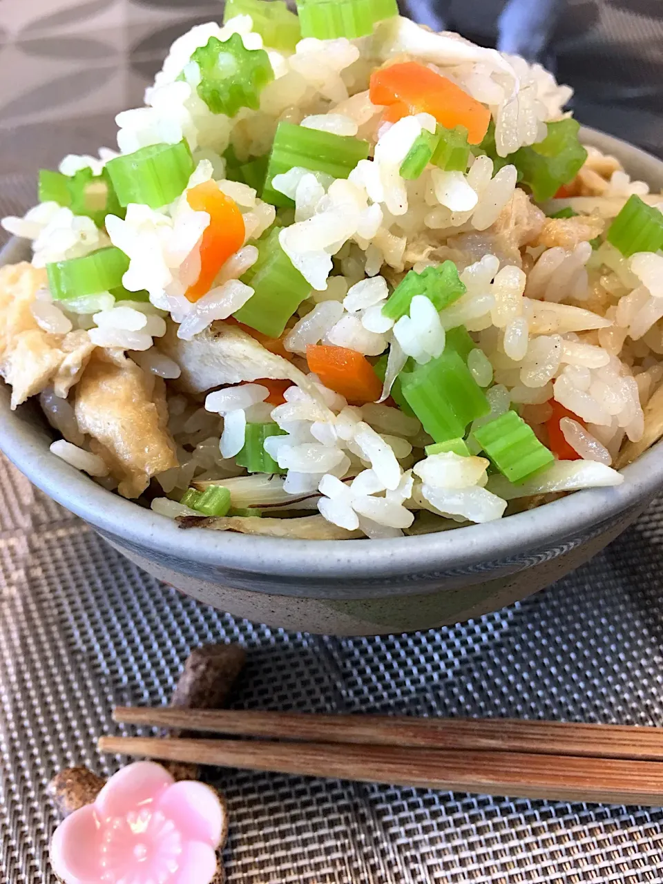 若ごぼうの炊き込みご飯ŧ‹”ŧ‹”( ‘ч’ )ŧ‹”ŧ‹”|MOMO-chan☻さん