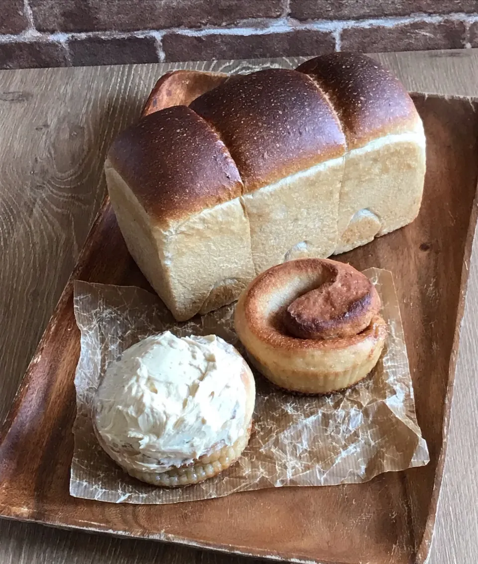 いちご酵母で…『シナモンロール』と『食パン』|Baby  Leafさん