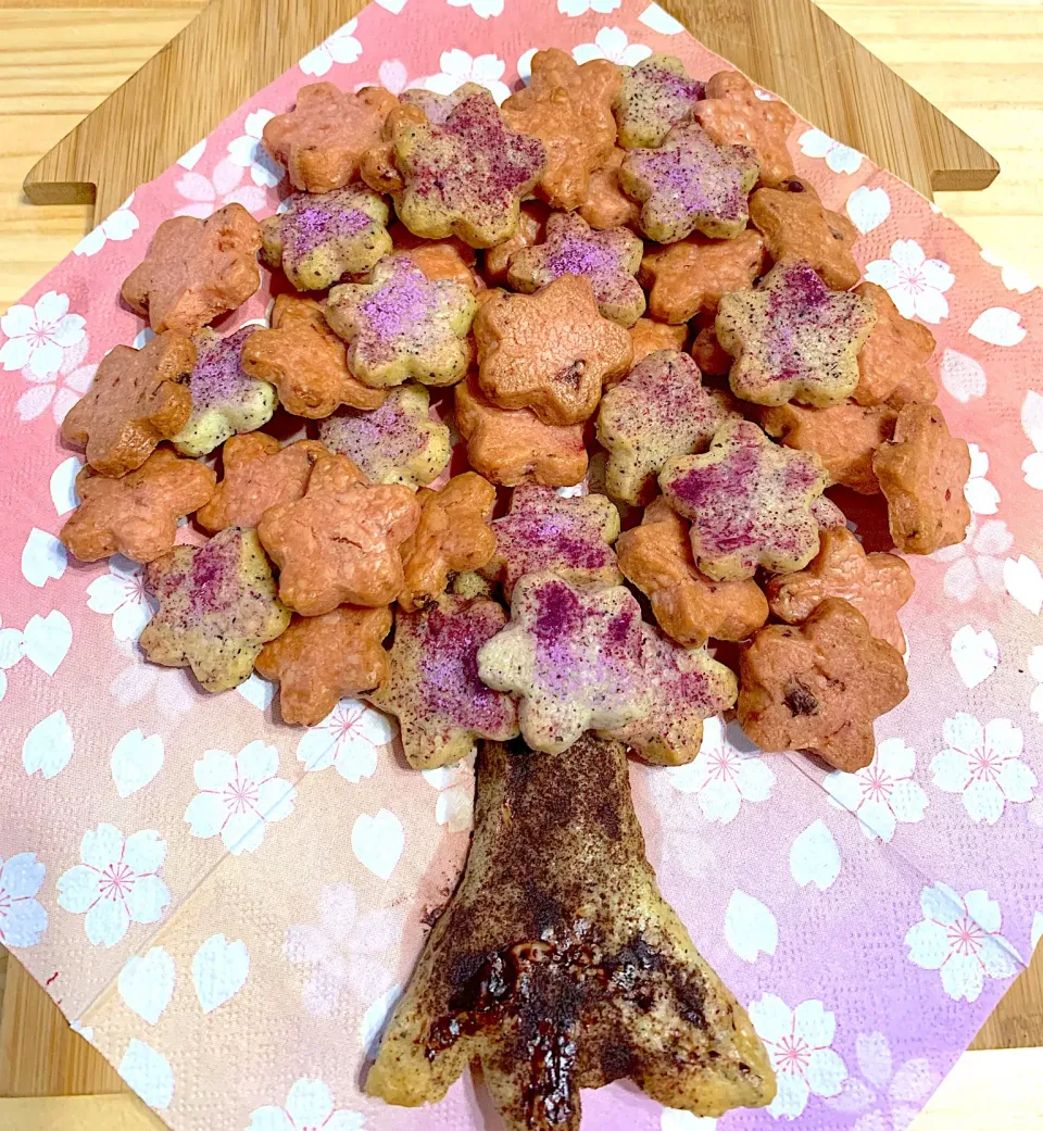 Snapdishの料理写真:桜クッキーでお花見🌸|みっこちゃんさん