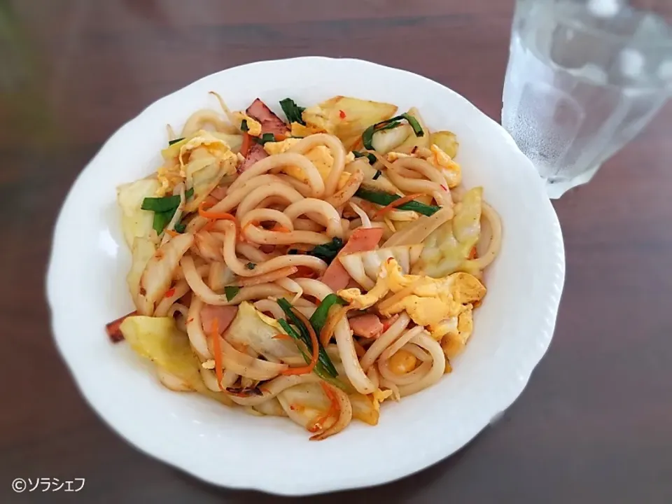 昨日の昼ご飯だよ(*^^*) 
エスニック風焼きうどん|ソラシェフさん