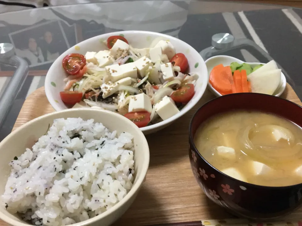 塩こんぶの豆腐サラダ🥗|よぉ〜さん