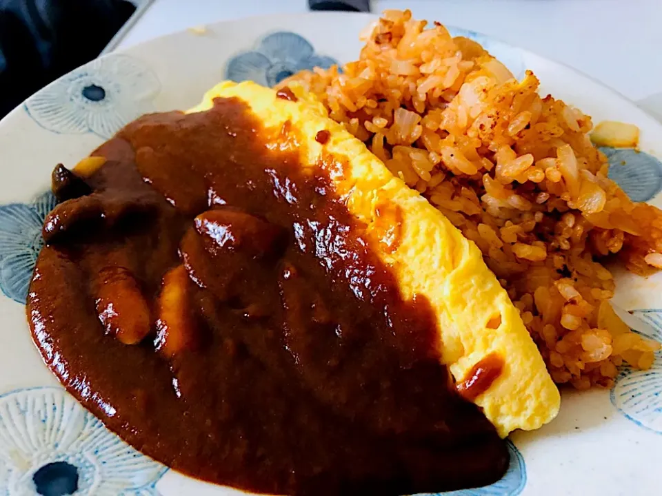 Snapdishの料理写真:あるものでデミグラスオムライス🥚|わふももさん