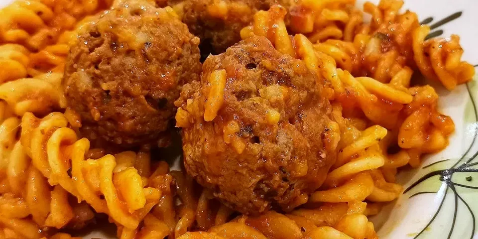 Beef albondigas with fusilli in tomato sauce.|Jorge Bernal Márquezさん