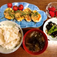 Snapdishの料理写真:鯛のすり身の甘辛ソースかけ   ひじきの煮物|marinayさん