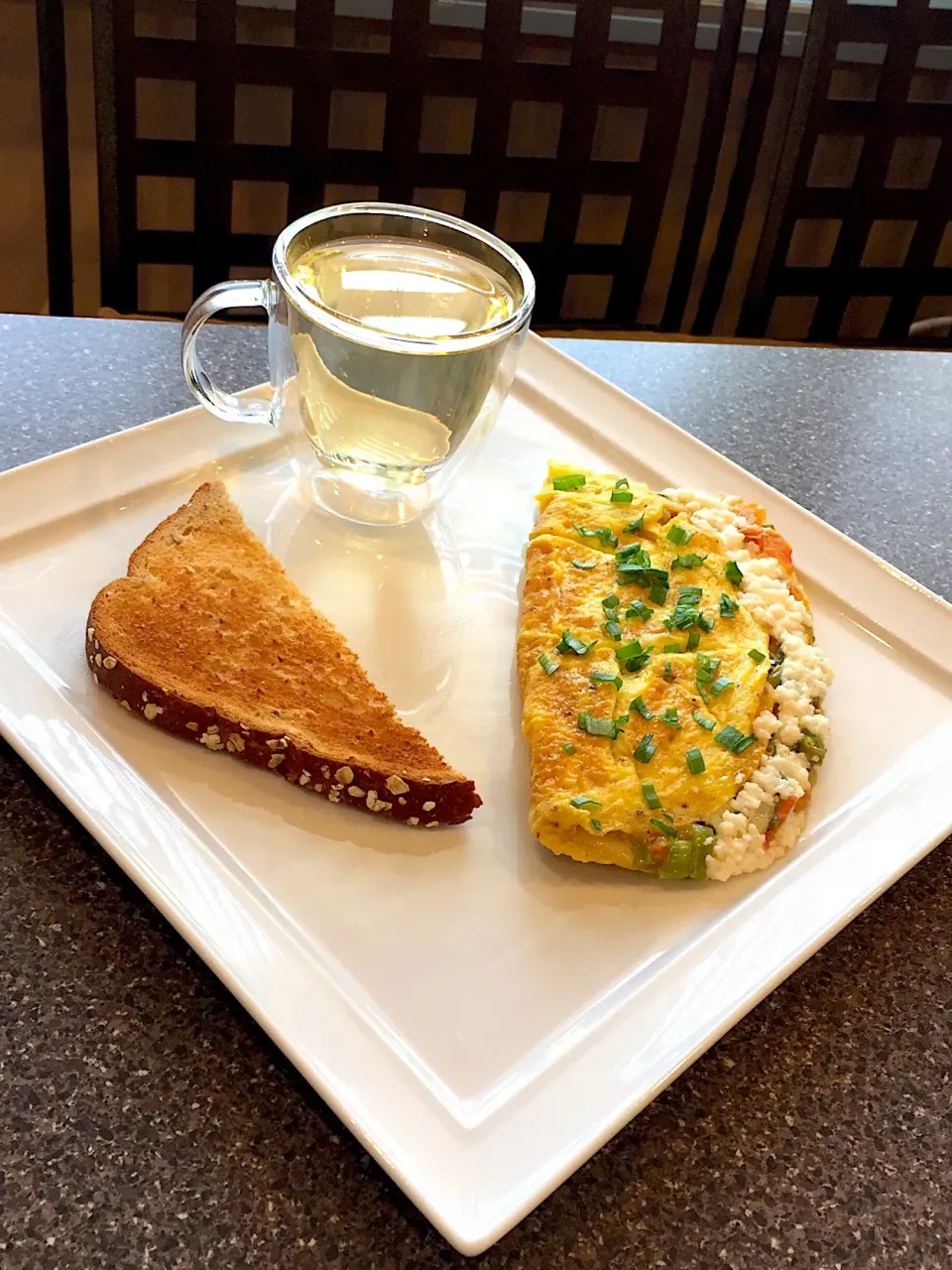 Veggie omelette 🍳 & Green tea 🍵 
Wheat toast
On Plan 😋👍|FitMomDoc19さん