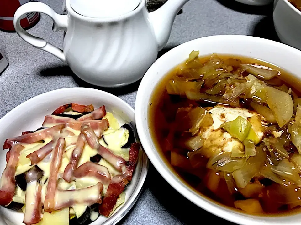 そりゃあもおベーコンとチーズなんて最強だがね   #夕飯  蕎麦湯、温野菜ベーコンチーズのせ、キャベツ大根玉子温蕎麦|ms903さん