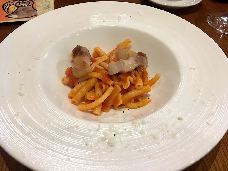 Snapdishの料理写真:4種類のパスタ ミスタコルタ トマトソース 幸寿豚バラ肉の自家製パンチェッタ|こいちさん